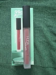 Huda Beauty Liquid Matte Lipstick “Queen Of Sheba”