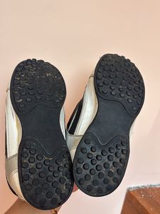 Sport shoes