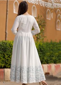 Elegant White Floral Anarkali Kurta