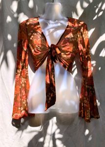 601210. Floral Tie-Front Crop Top