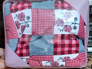 Beautiful Red Grey&#39; AC&#39; Comforter❤️🩶