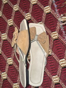 Bow Detail Slides