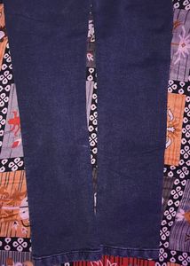 it’s a light wieght stretchable navy blue jeans ..