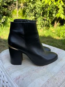 Chic Black Ankle Boots