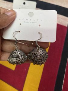 Jhumkis/earrings