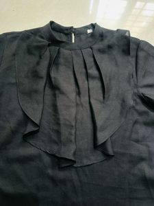 Chic Black Full-Sleeves Top – Just ₹500!