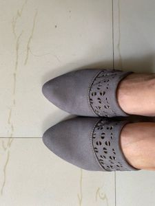 Suede Heels Grey