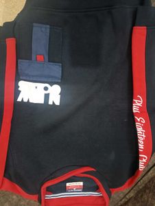 Stylish Black Sweatshirt &amp; Jeans