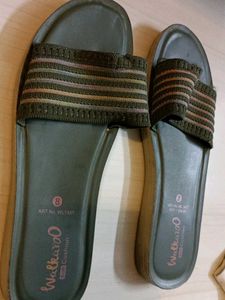 Walkaro Slip On