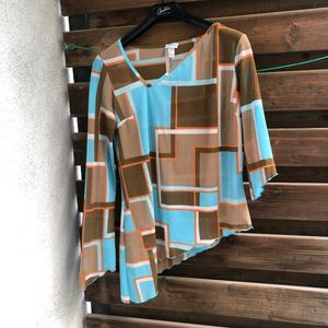 531210. Geometric Print Top