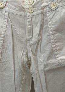 Chic White Cropped Capri