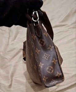 Louis Vuitton (Non Authentic)