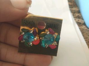 2 Pairs Of Earings
