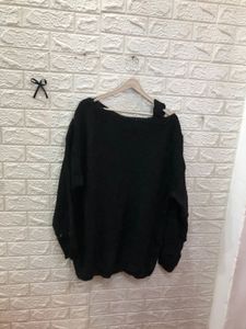 Chic Black Off-Shoulder Sweater🕸️🕷️🎗️