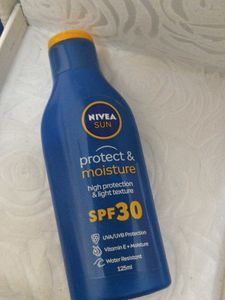 NIVEA SUN Protect & Moisture SPF30