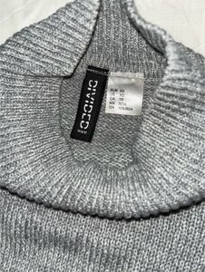 H&amp;M Cozy Grey Knit Sweater (worn once)