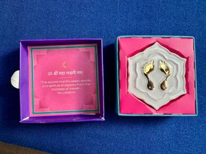 Phool Showpiece Laxmi Charan Mandir