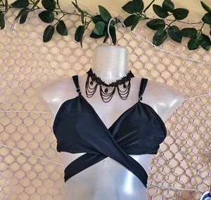 Size M/L 🎊🥳Buy 1 Get One Free🥳🎊Bralette Top