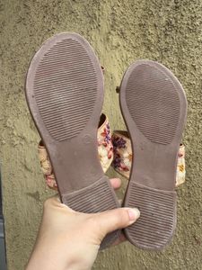 Classic Embroidered Flat sandals - Size EU39