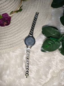 🎊🥳Buy One Get 1 Free🥳🎊New Stylish Silver Watch