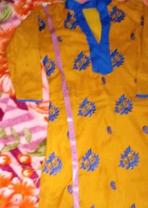 It Is A Beautiful Kurthi....And Good Condition 🥰