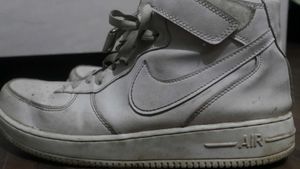 Nike Sneakers | Aura 🔥| Small  DEFECT Repairable