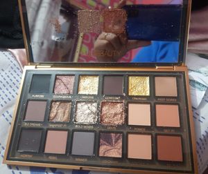 Huda Beauty Empowered Palette
