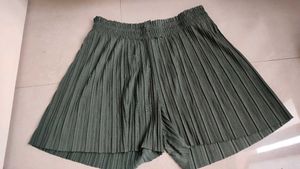 Green Shorts Casual Wear