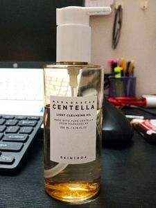 SKIN1004 Madagascar Centella Light Cleansing Oil