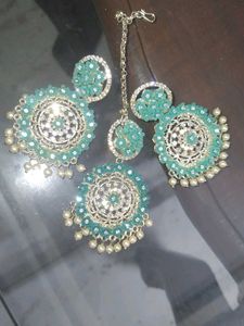 A beautiful earings and mangtika