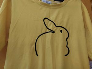 Women&#39;s Round Neck Yellow T-shirt