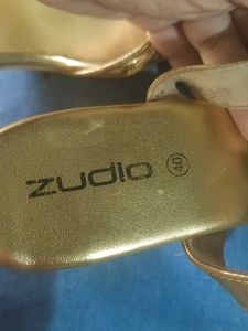 Price Drop💥💥 ZUDIO Golden Heels💥💥Only Today
