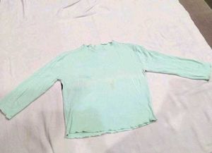 Trendy Top 💌Make Offer ✨
