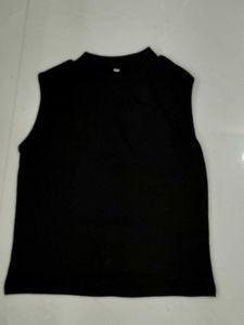 Sleeveless Mock Neck Top🖤