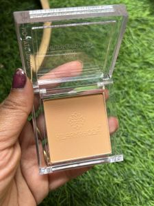 Hilary Rhoda Oil Control Compact Medium Shade