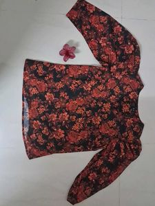 whimsical floral top 🌹