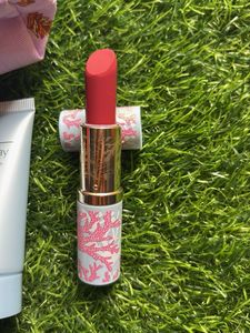 Estee Lauder Skin are Kit With Pouch