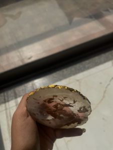resin coaster with gold flakes in it