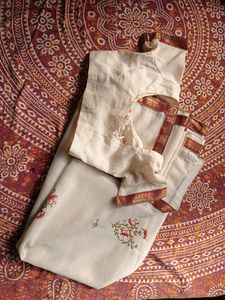 Beautifull White Colour Saree Flower Design.