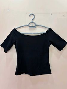 Black Down Shoulder Crop T-shirt