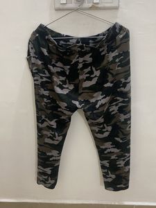 Camo Print Capri Joggers