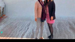 Cream Sweatshirt With Front Zip