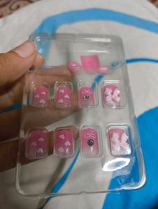 LINQI Pink Press-On Nails