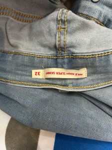 Light Wash High-Waisted Jeans