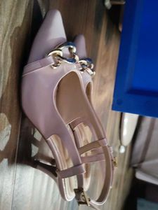 Outry Heel