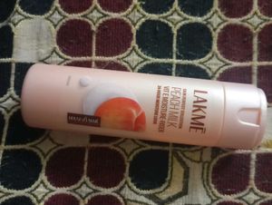 Lakme Peach Milk Moisturizer