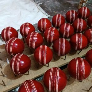 Red Session Cricket Balls With Perfact Finishing