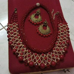 1neckpiece with ear rings
