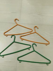 Pack Of 4 Plastic Hangers