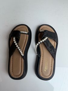 Pearl Detail Black Fashion Sandals
